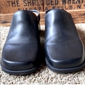 Naturalizer Black Leather Mules Clogs 8.5N -